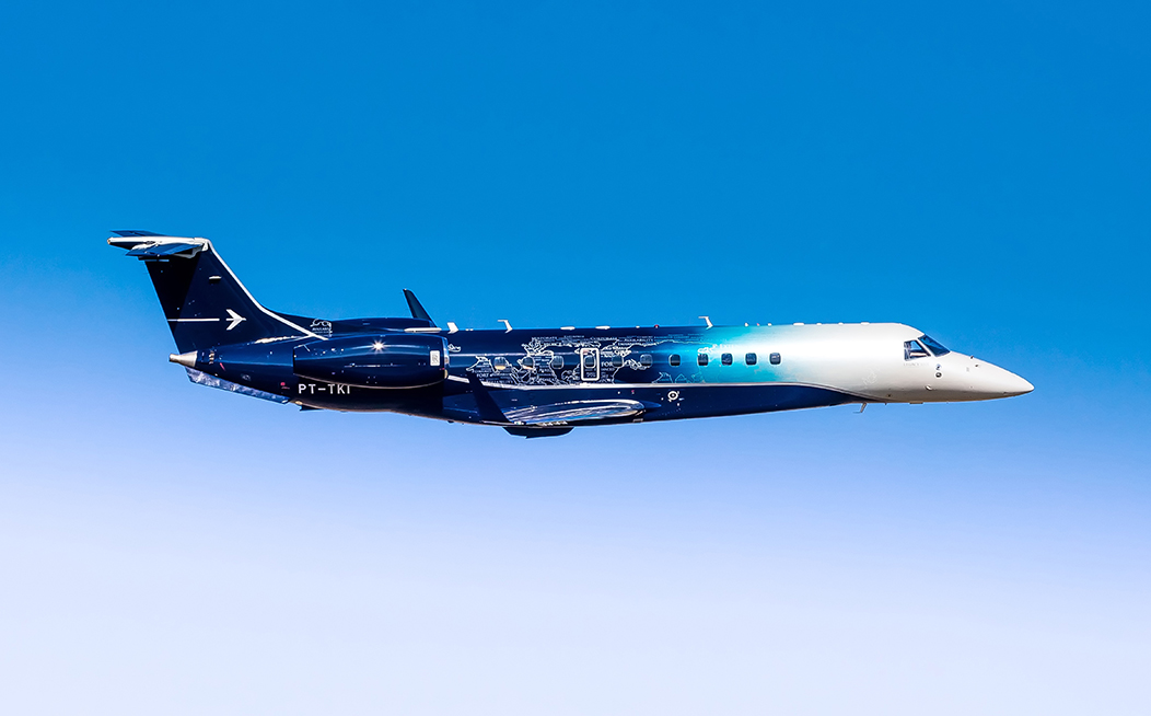 Embraer’s unique Legacy 650E paint scheme makes a splash at LABACE.