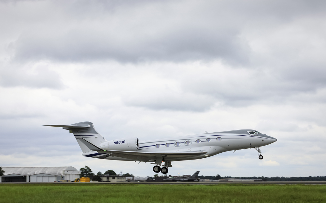 Fully outfitted Gulfstream G600 test aircraft completes first flight.