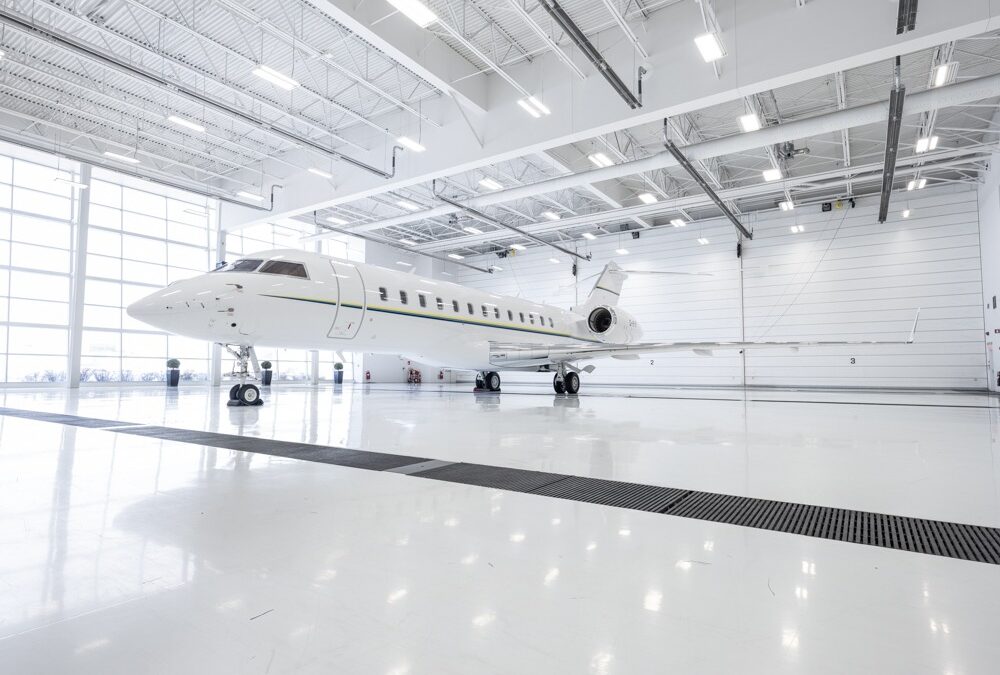 Luxaviation welcomes UK’s first Global 6500 alongside an Embraer Legacy 500 in France