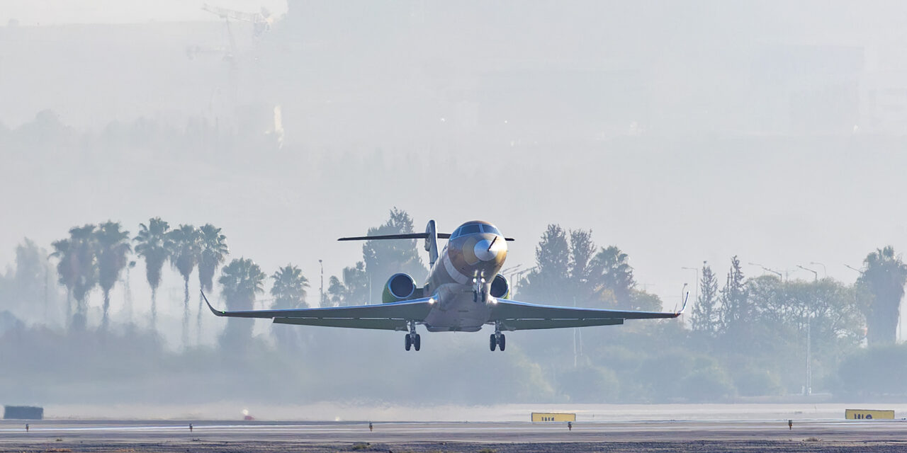 New Super-Midsize Gulfstream G300 Takes Flight