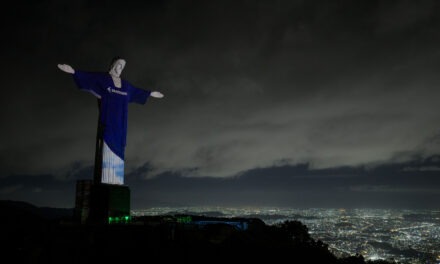Embraer lights up Christ the Redeemer in Rio de Janeiro